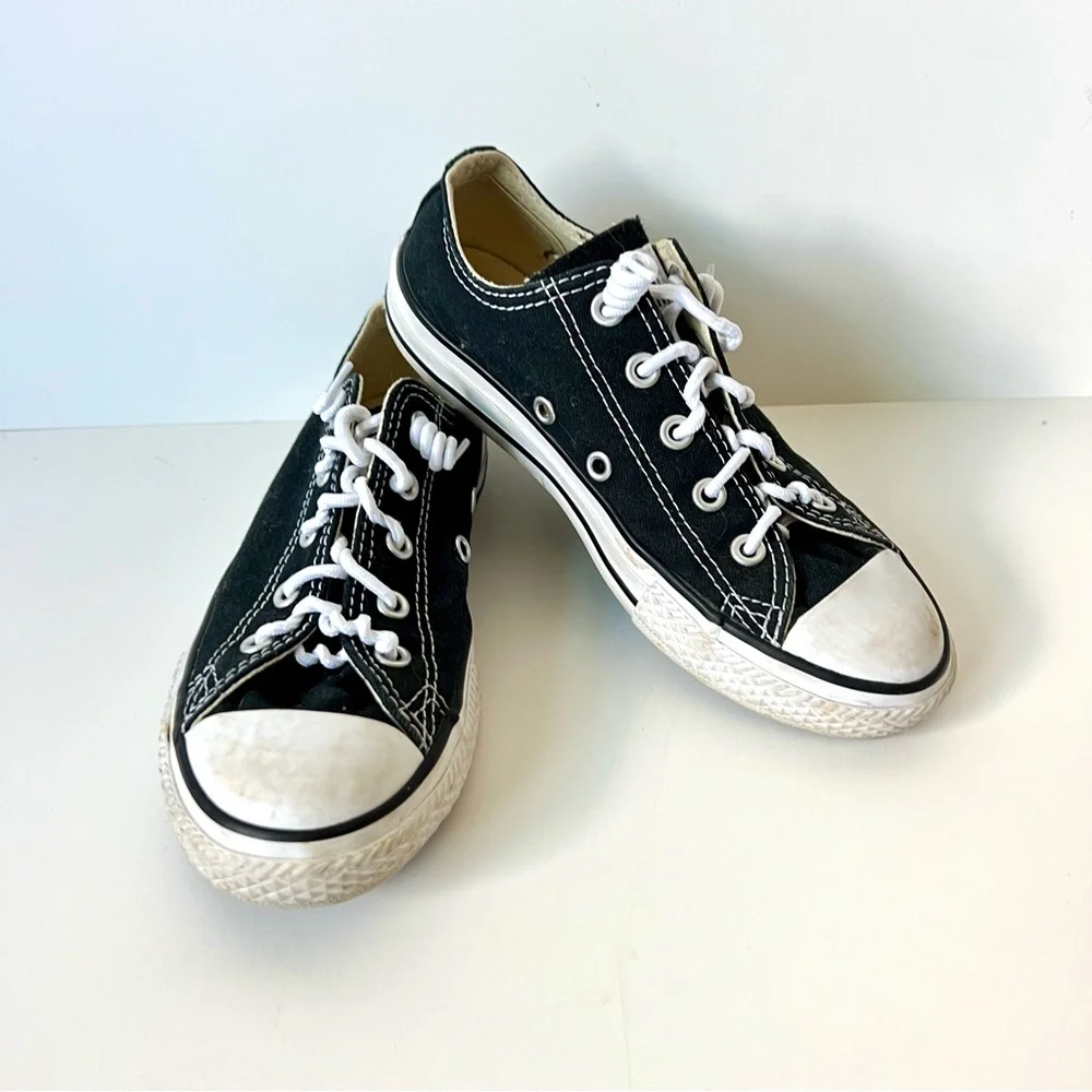 Unisex Kid’s CONVERSE ALL STAR Low Top Chuck Taylor Sneakers—SZ. 13